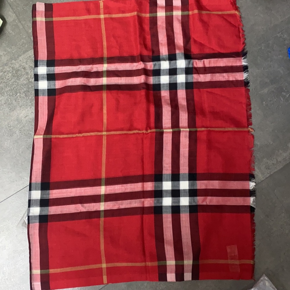 Authentic BNWT Burberry gauze scarf - Picture 1 of 3